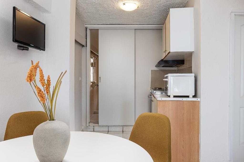 Neachora Beachfront Suites - Resim 8