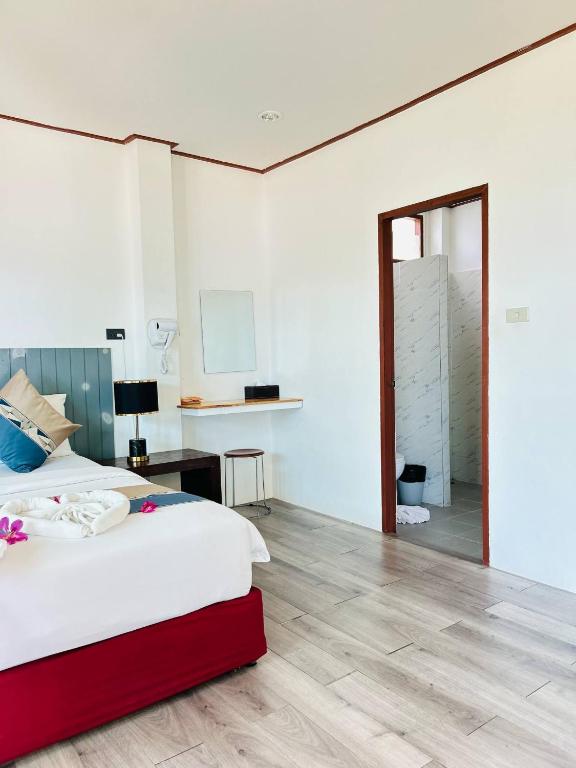 Postel nebo postele na pokoji v ubytování Three Trees Samui Resort - Sarocha Villa