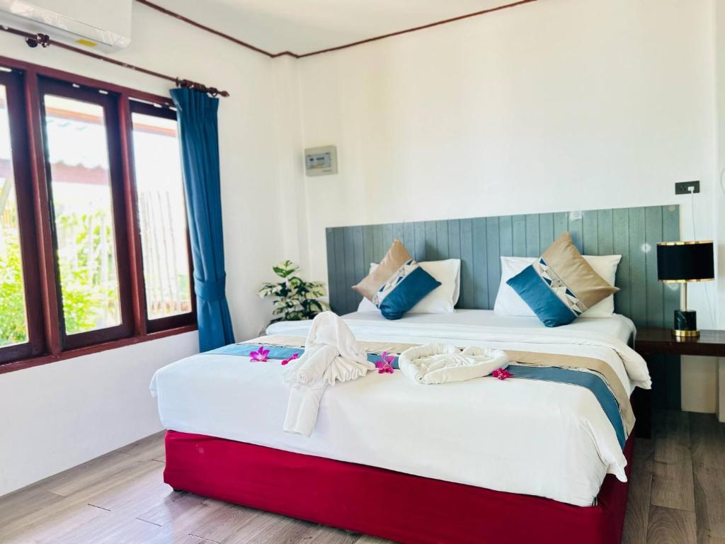 Postel nebo postele na pokoji v ubytování Three Trees Samui Resort - Sarocha Villa