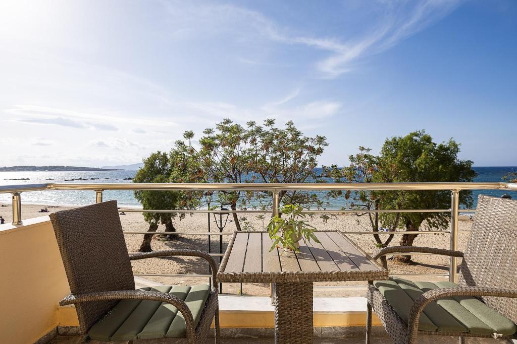 Neachora Beachfront Suites - Resim 14