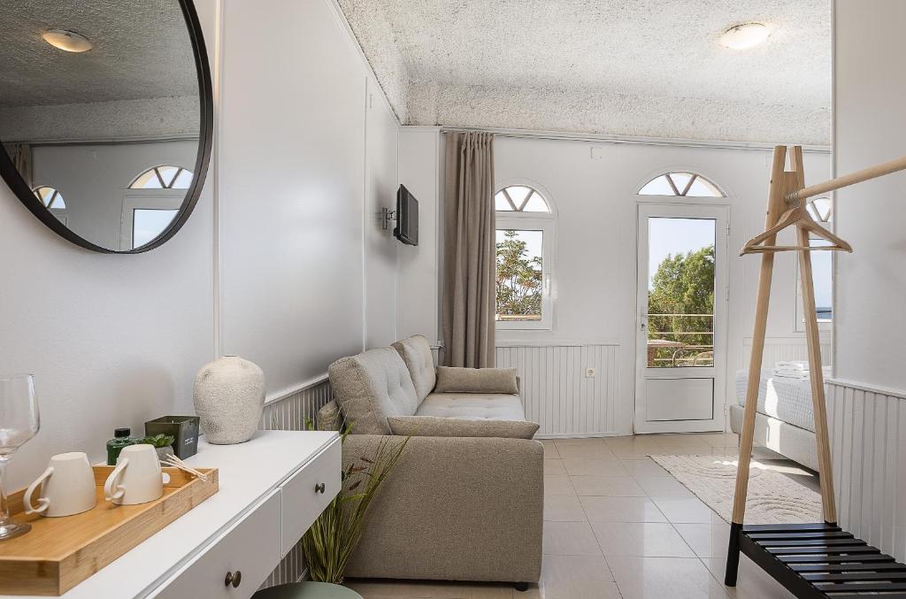 Neachora Beachfront Suites - Resim 25