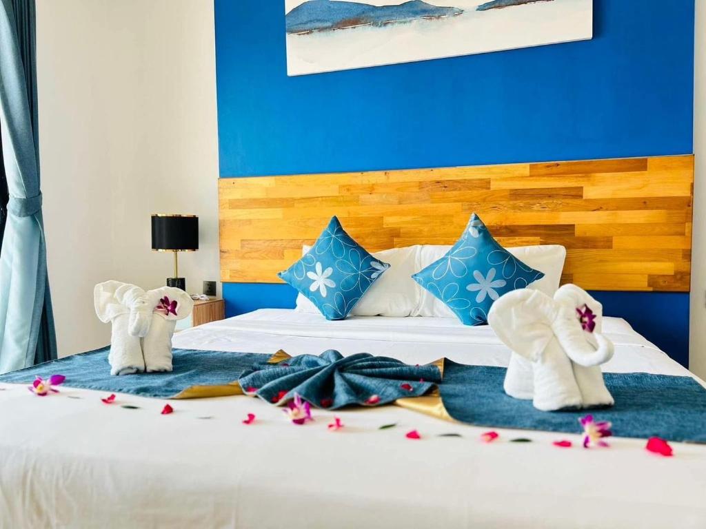 Postel nebo postele na pokoji v ubytování Three Trees Samui Resort - Sarocha Villa