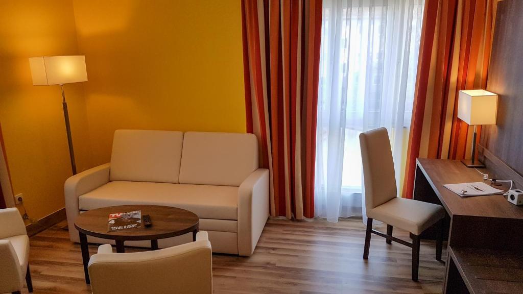Posezení v ubytování INVITE Hotel Nürnberg City