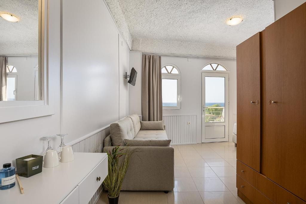 Neachora Beachfront Suites - Resim 30