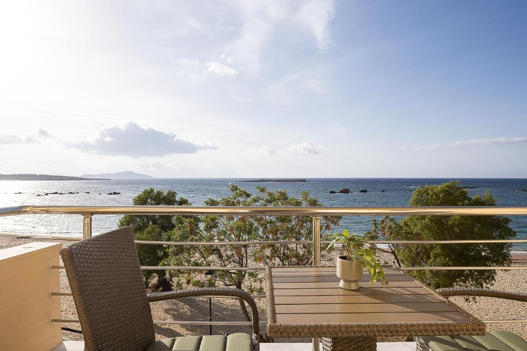 Neachora Beachfront Suites - Resim 35