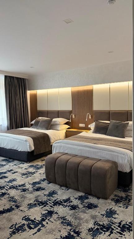 Postel nebo postele na pokoji v ubytování Erebuni Hotel Yerevan