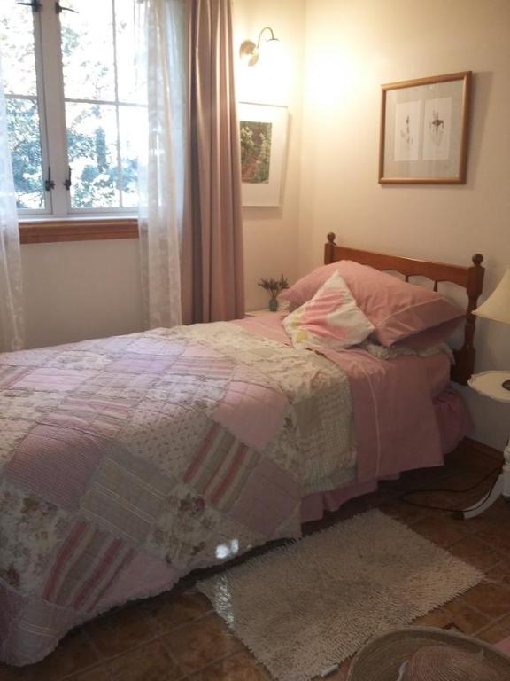 Bumblebee Cottage - Resim 27