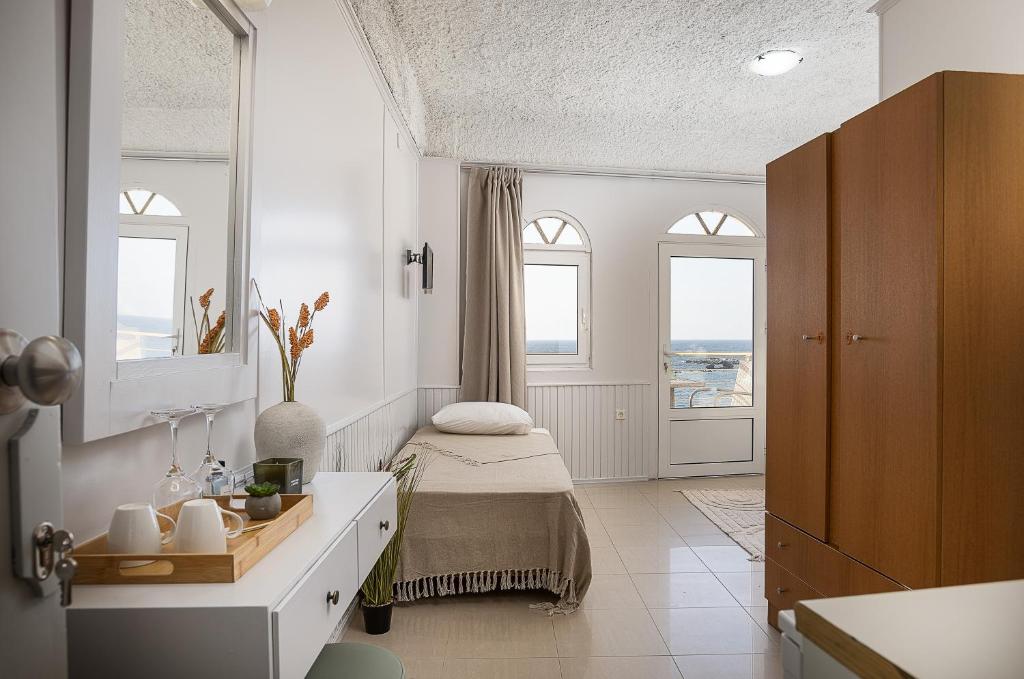 Neachora Beachfront Suites - Resim 28