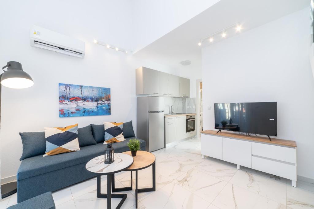 TV a/nebo společenská místnost v ubytování Anastasia Residential Complex