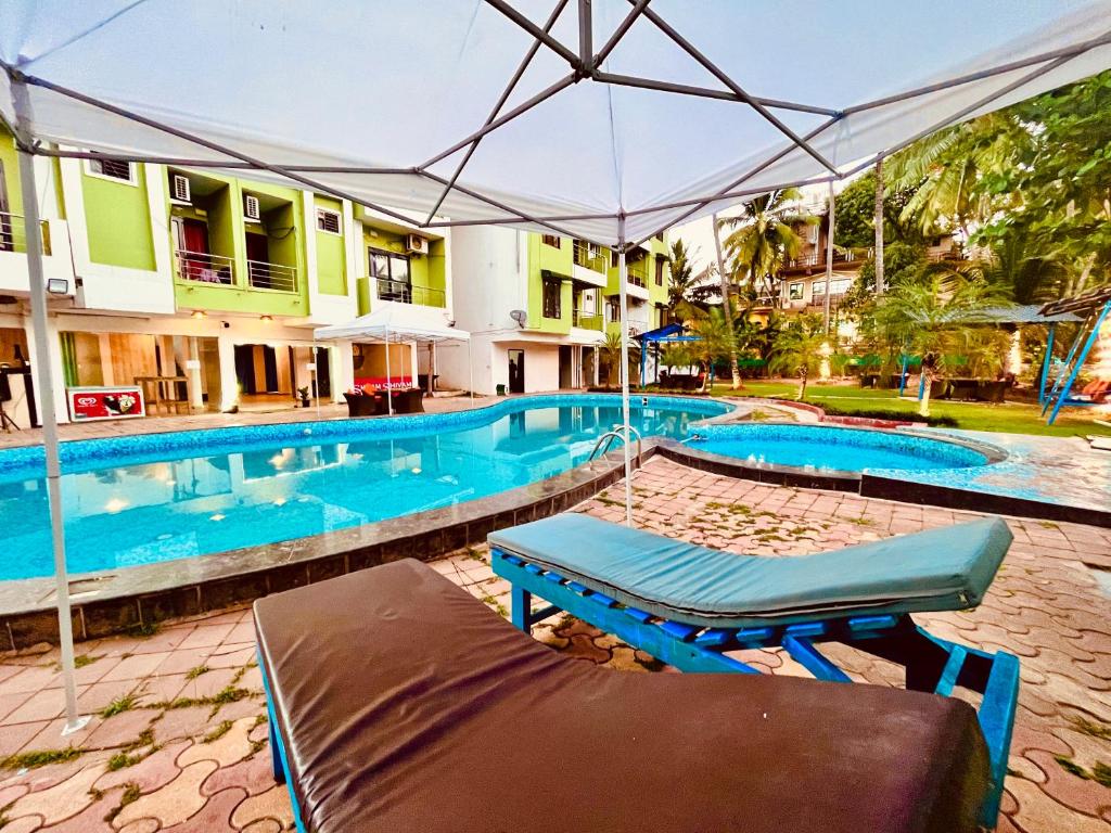 Bazén v ubytování Shivam Four season Beach Resort, calangute Goa nebo v jeho okolí