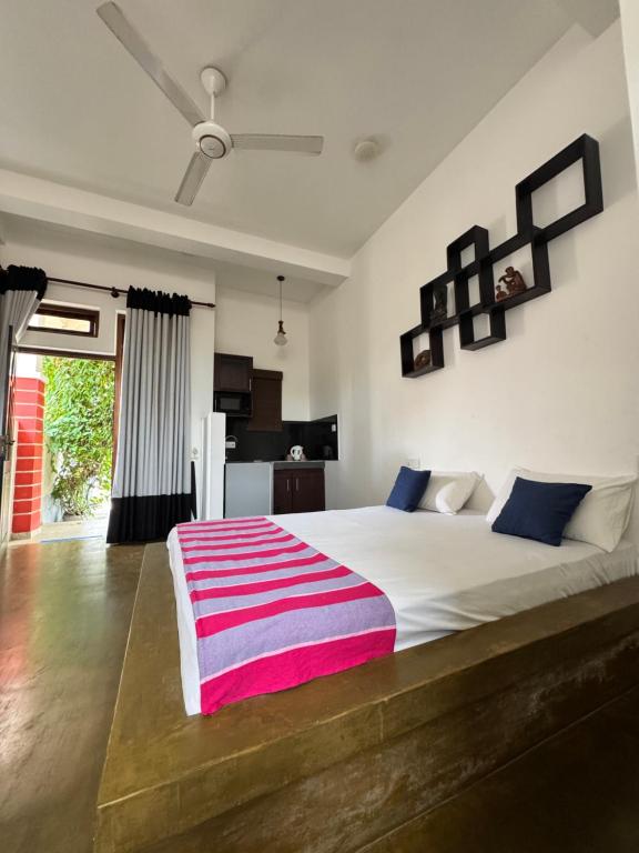 Postel nebo postele na pokoji v ubytování Royal Breeze Negombo