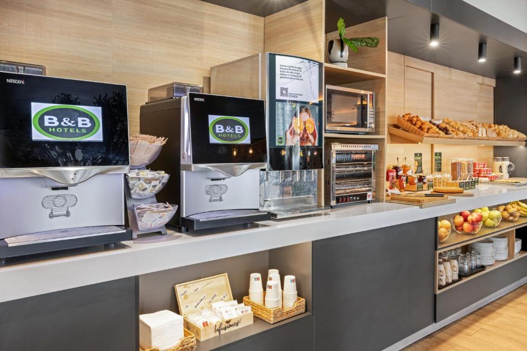 Una cocina o zona de cocina en B&B HOTEL Murcia