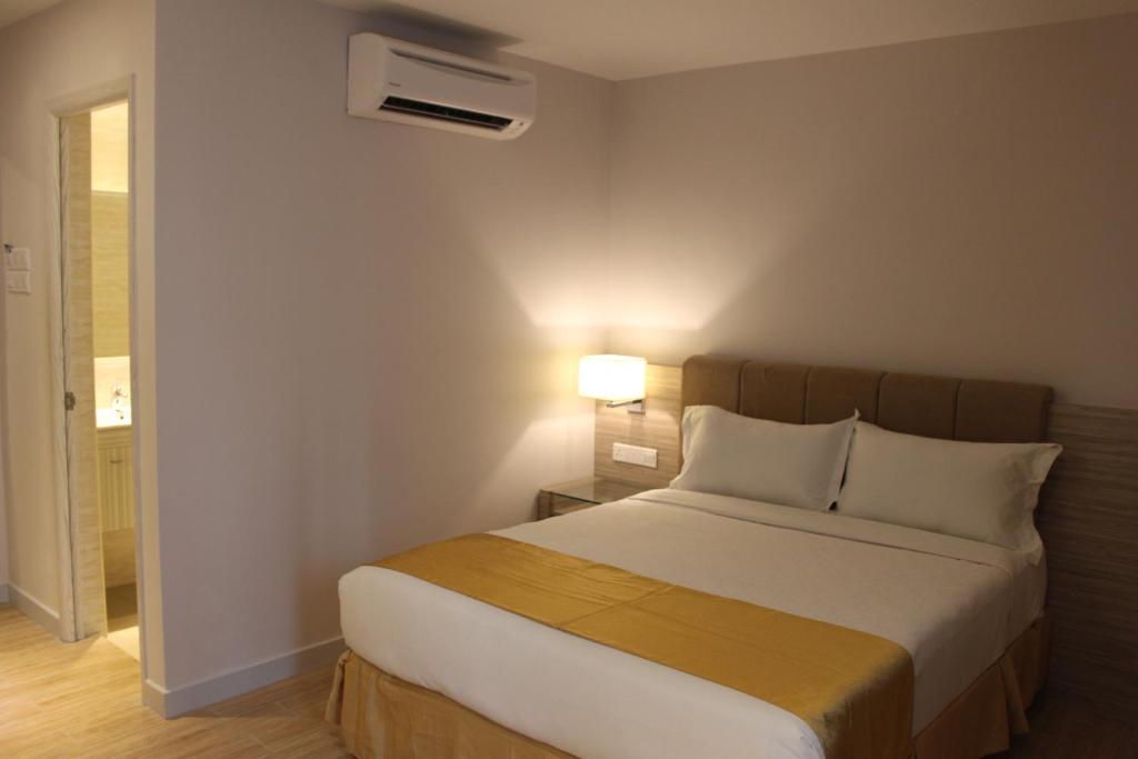 Postel nebo postele na pokoji v ubytování NU Hotel @ KL Sentral