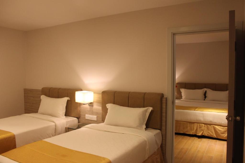 Postel nebo postele na pokoji v ubytování NU Hotel @ KL Sentral