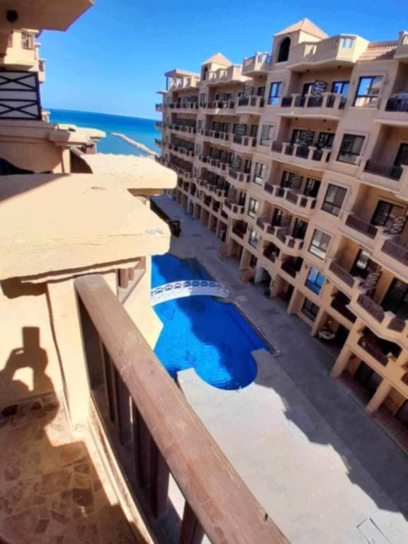 Bazén v ubytování Turtles beach resort hourghada studio view sea view pool private beach jacuzzi security air-conditioned Cafe restaurant on the beach and a large sunny balcony nebo v jeho okolí