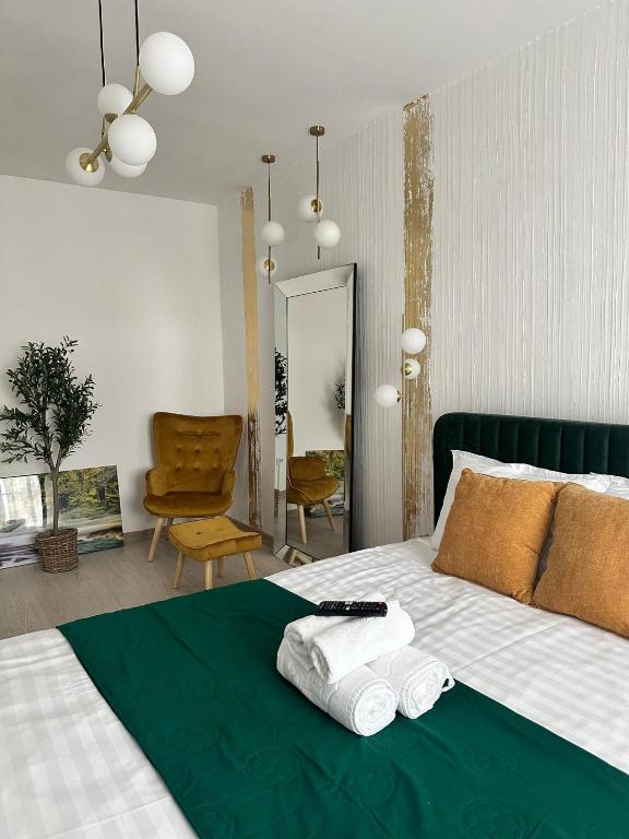 Complex Omnia - Apartamente Husi - Three-Bedroom Apartment