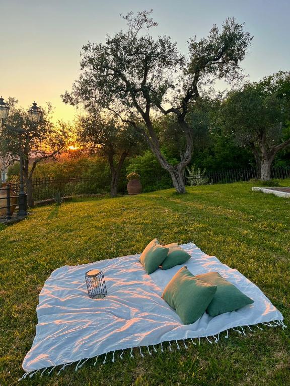 A garden outside B&B Alla Fortezza