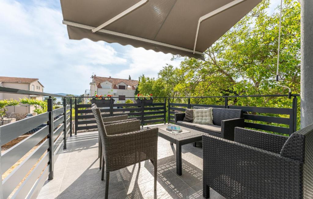 Μπαλκόνι ή βεράντα στο Cozy Apartment In Sveti Filip I Jakov