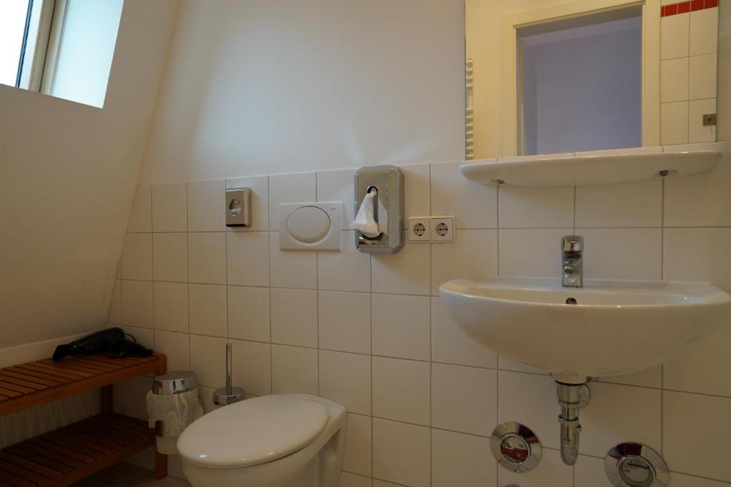 Koupelna v ubytování Hotel Ambert