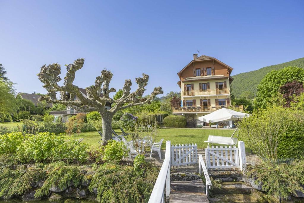 Κήπος έξω από το Villa Saint-Bernard