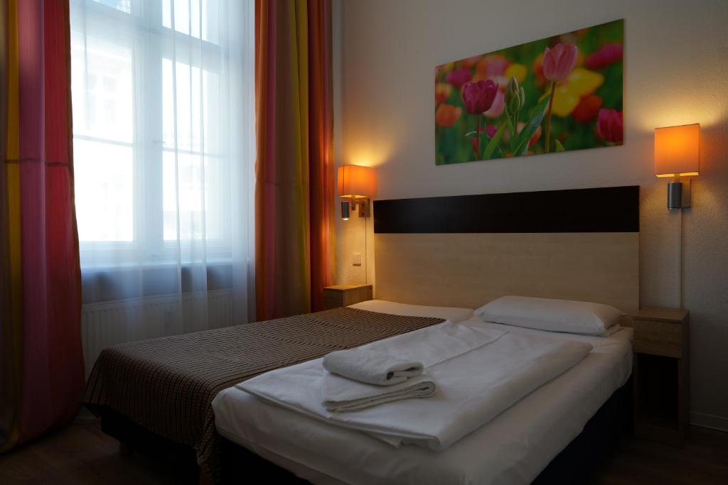 Postel nebo postele na pokoji v ubytování Hotel Ambert