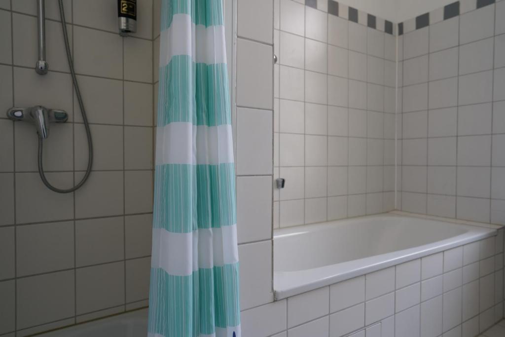 Koupelna v ubytování Hotel Ambert