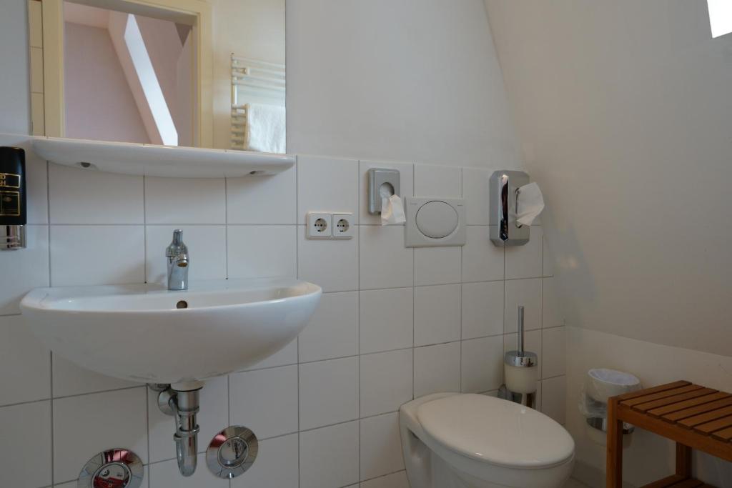 Koupelna v ubytování Hotel Ambert