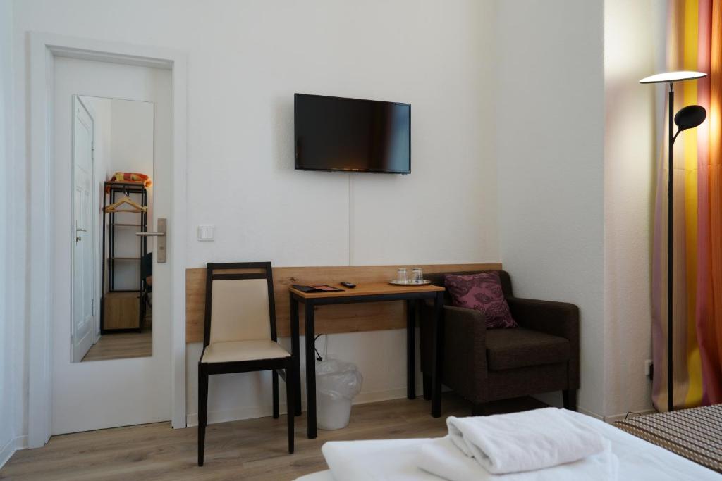 TV a/nebo společenská místnost v ubytování Hotel Ambert