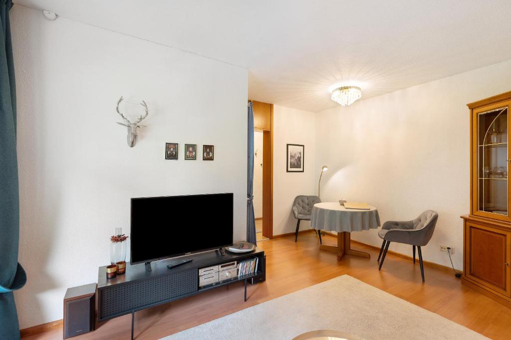 TV a/nebo společenská místnost v ubytování Ferienwohnung Wanderschön
