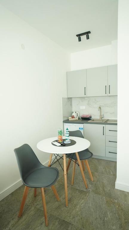 Kuchyň nebo kuchyňský kout v ubytování ARGUS apartmani