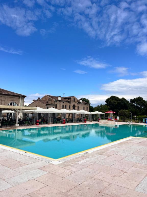 Bazén v ubytování Locanda Corte Arcangeli nebo v jeho okolí