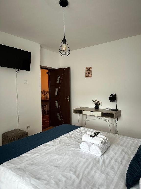 Complex Omnia - Apartamente Husi - Three-Bedroom Apartment