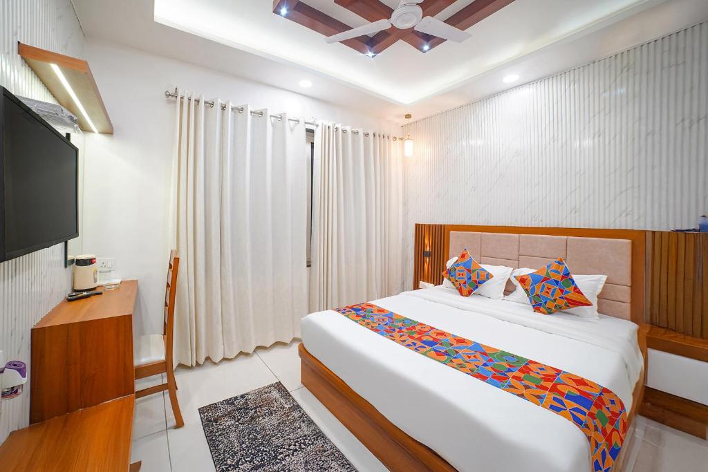 Postel nebo postele na pokoji v ubytování FabHotel Eminent
