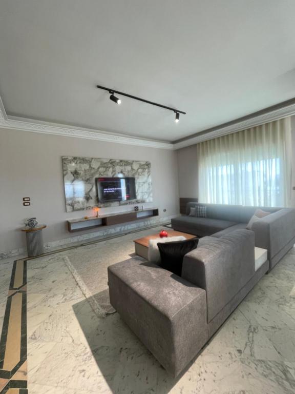 TV a/nebo společenská místnost v ubytování appart hotel lac 2 Tunis