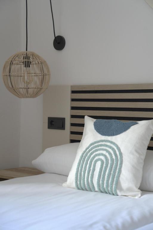 Postel nebo postele na pokoji v ubytování Apartamentos Ses Veles