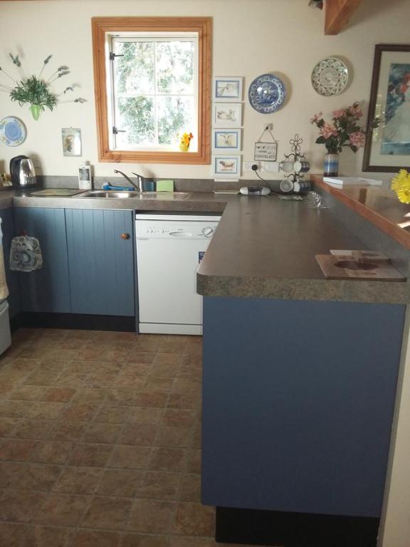 Kuchyň nebo kuchyňský kout v ubytování Bumblebee Cottage