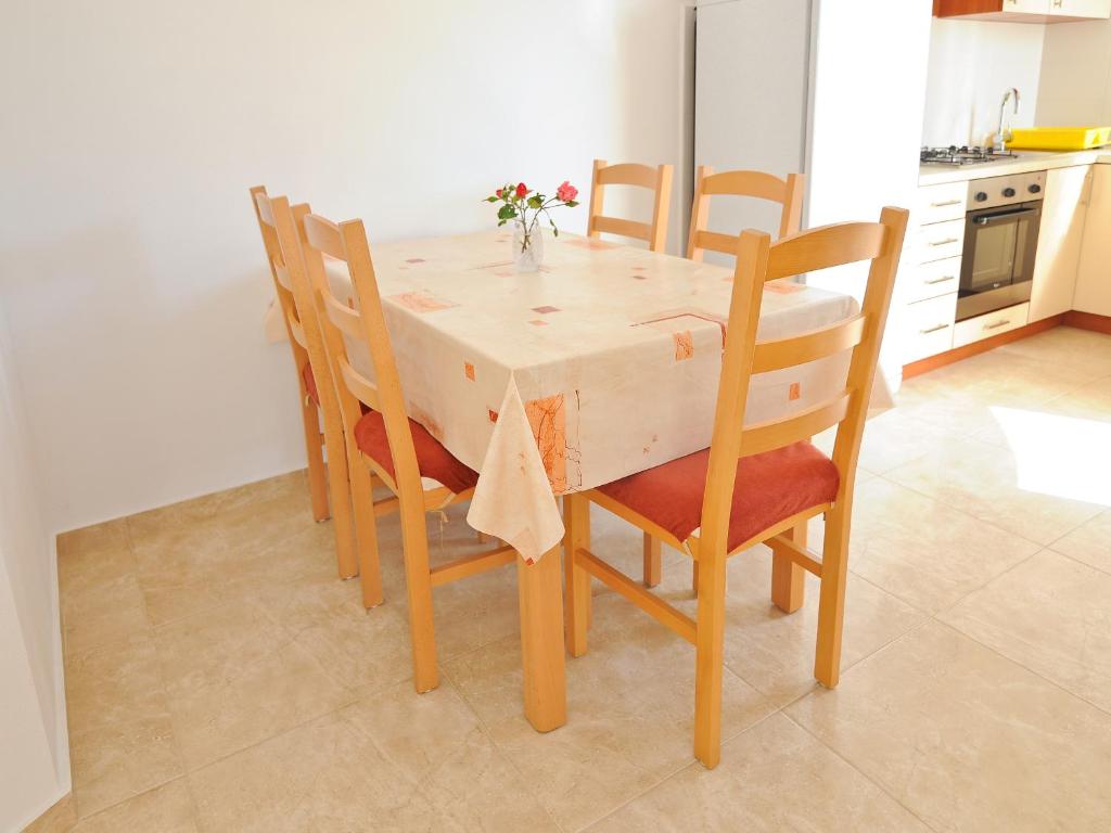 Kuchnia lub aneks kuchenny w obiekcie Apartments Vidov by the beach