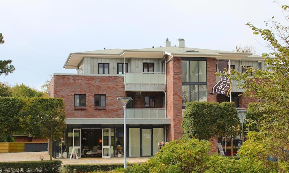 a large brick building with windows at Appartement Penthouse in St. Peter-Ording