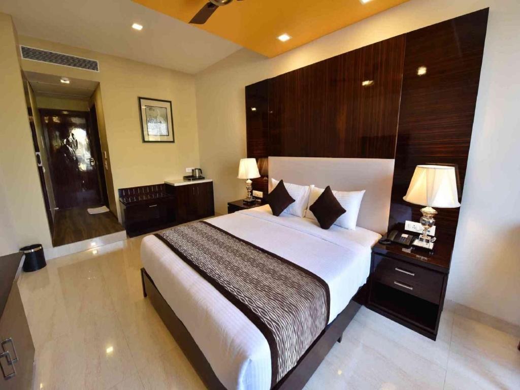 Postel nebo postele na pokoji v ubytování Hotel Calangute Central