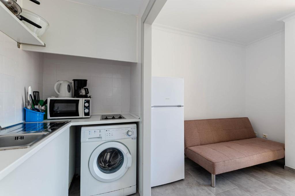 Kuchyň nebo kuchyňský kout v ubytování Alcudia Apartments