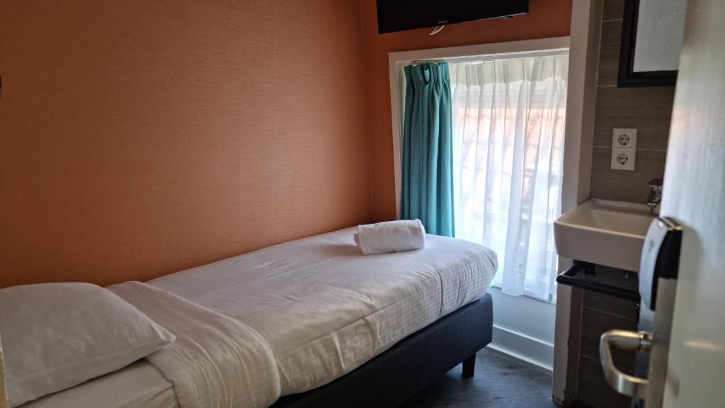 Tourist Inn One Amsterdam - Resim 34