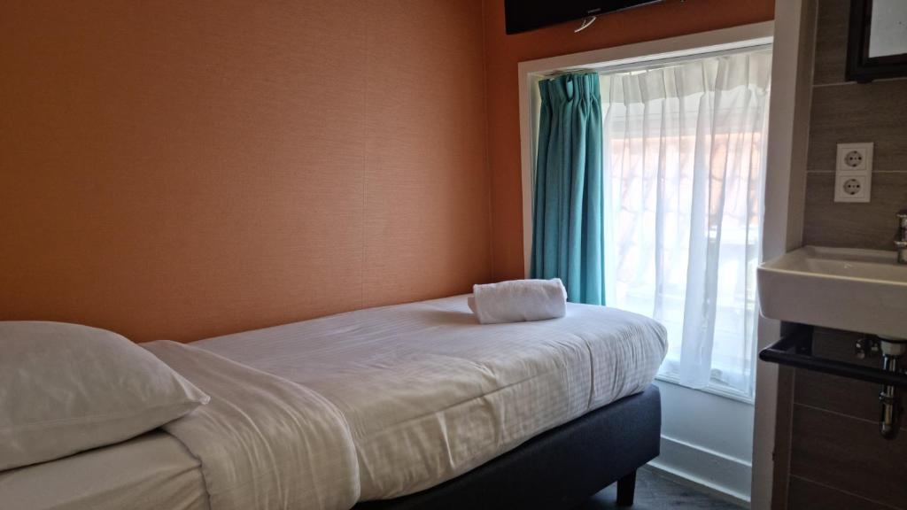 Tourist Inn One Amsterdam - Resim 35