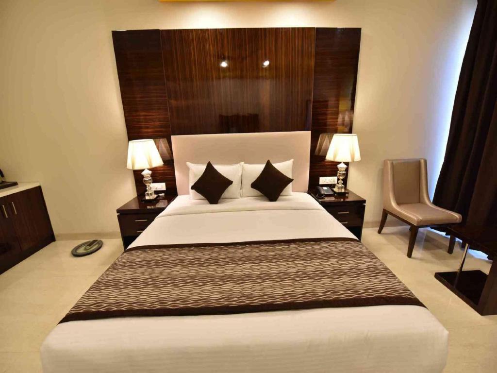 Postel nebo postele na pokoji v ubytování Hotel Calangute Central