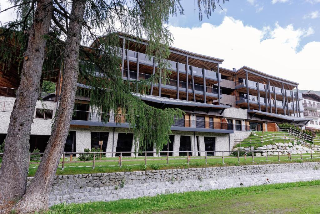 The building in which Az apartmant is located