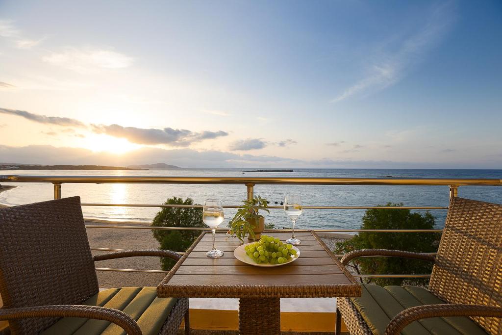 Neachora Beachfront Suites - Resim 20