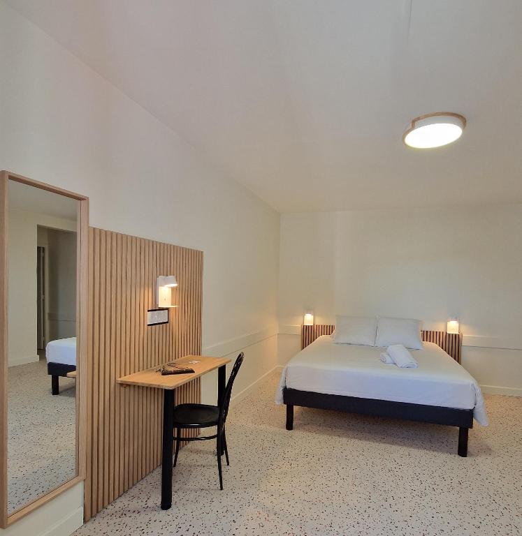 Postel nebo postele na pokoji v ubytování Hotel Eisenhower