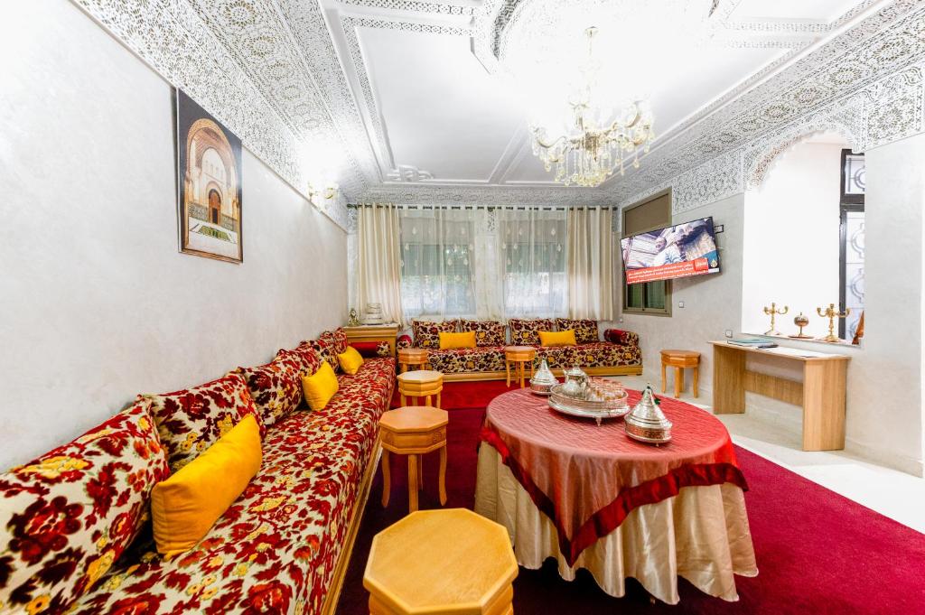 Posezení v ubytování Riad Les Champs De Fès