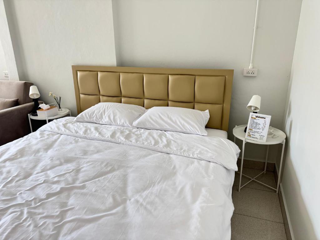 เตียงในห้องที่ Daisy house pattaya