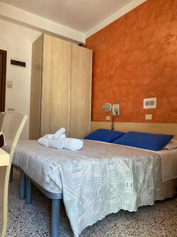 Postel nebo postele na pokoji v ubytování Hotel Loretta