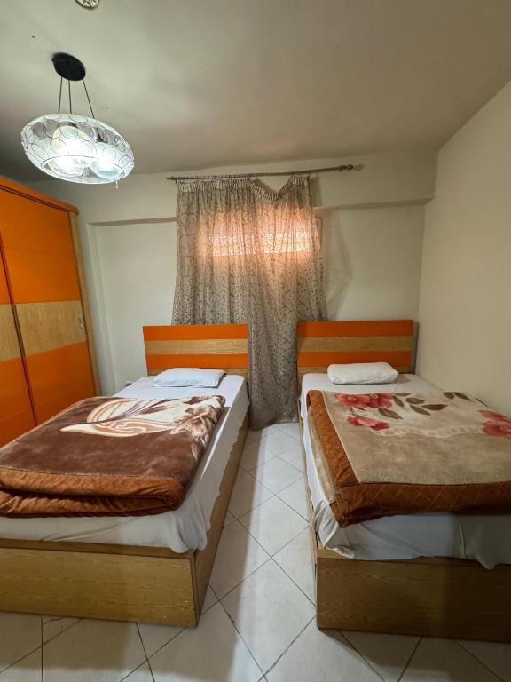 Postel nebo postele na pokoji v ubytování Porto Sokanha pyramids Apartments family